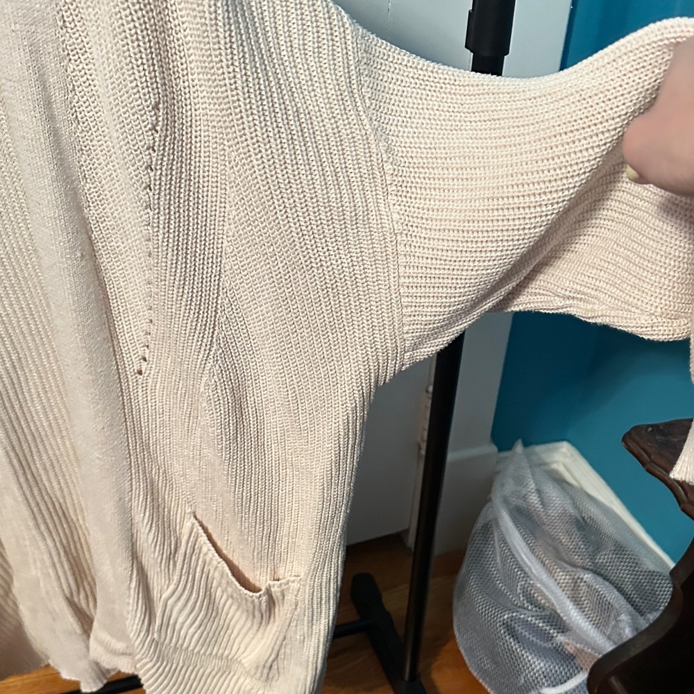 Universal Threads Women's Cream Sweater - Picture 3 of 4